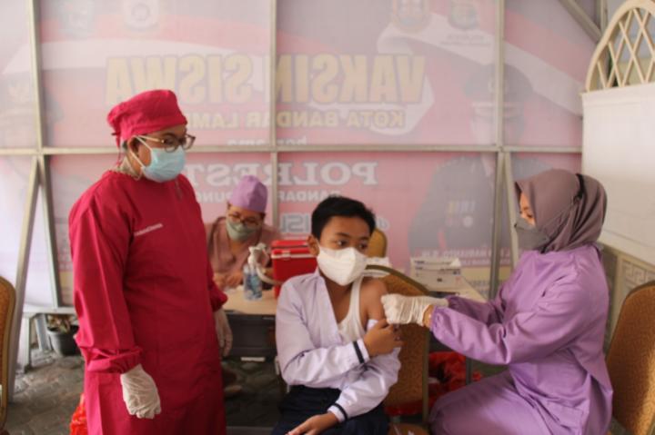 Kapolresta Bandar Lampung Pantau Gerai Vaksin Covid-19 bagi Pelajar SMP